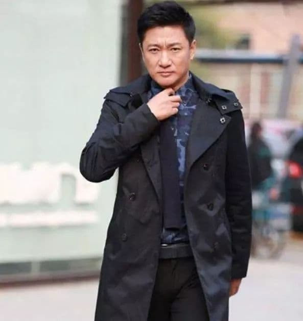 Từ chối sự theo đuổi của Phạm Băng Băng, anh ra mắt 27 năm không dính scandal và hiện đang sống hạnh phúc với người vợ y tá 3