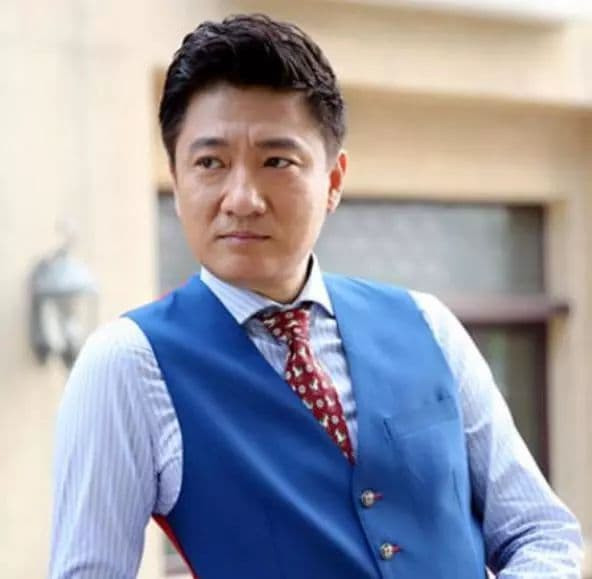 Từ chối sự theo đuổi của Phạm Băng Băng, anh ra mắt 27 năm không dính scandal và hiện đang sống hạnh phúc với người vợ y tá 0