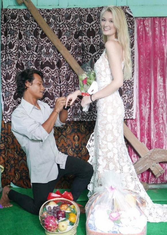 Cặp đôi 'chồng cú vợ tiên' sắp đón con đầu lòng, người chồng khoe niềm vui làm cha nhưng vẫn bị cư dân mạng 'soi' chỉ vì một chi tiết nhỏ 2 Cặp đôi 'chồng cú vợ tiên' sắp đón con đầu lòng, người chồng khoe niềm vui làm cha nhưng vẫn bị cư dân mạng 'soi' chỉ vì một chi tiết nhỏ 2
