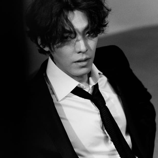 Tài tử Kim Woo Bin gây sốt với bộ ảnh mới: Mặt như tượng tạc, visual cực phẩm cuối cùng đã trở lại 3