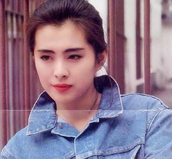 Khánh Vân gây tranh cãi khi tự khoe ảnh so sánh nhan sắc với Vương Tổ Hiền 19