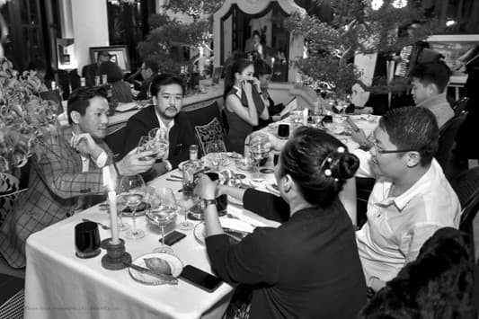 dai-tiec-gioi-thuong-luu-viet-nam (1).jpg 0