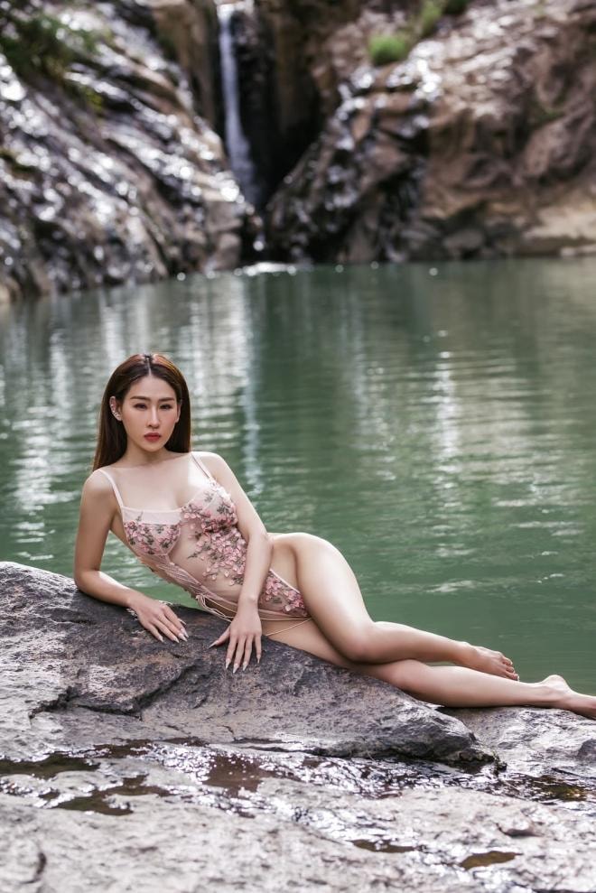 dj-goi-cam-nhat-chau-a-khien-nguoi-xem-do-mat-voi-bo-anh-bikini-mong-tang-giua-da-lat.jpg 5