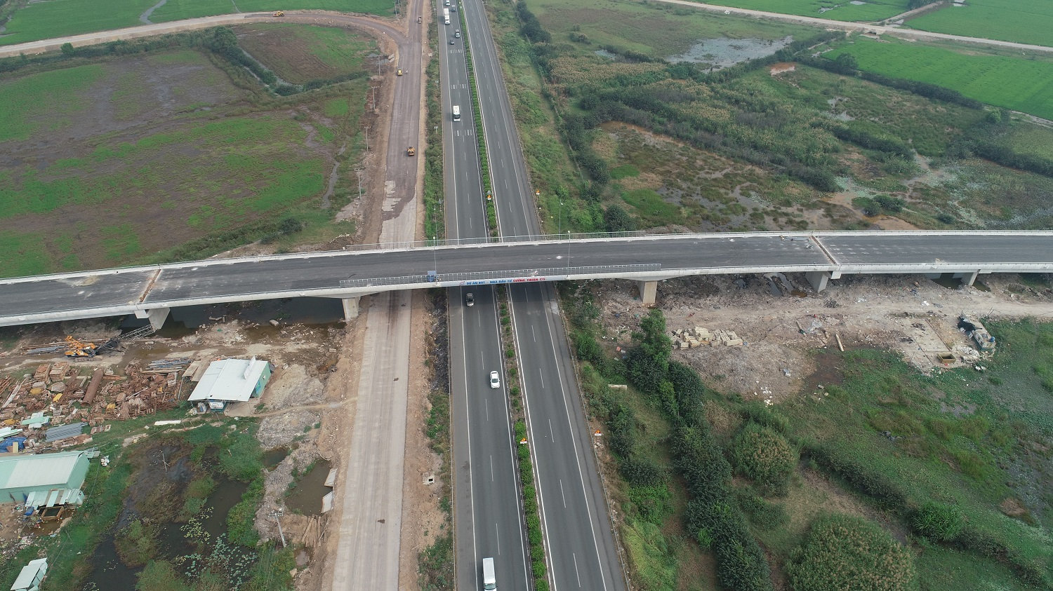 bot-319-dang-gap-rut-hoan-thanh-w1446-h825.jpg