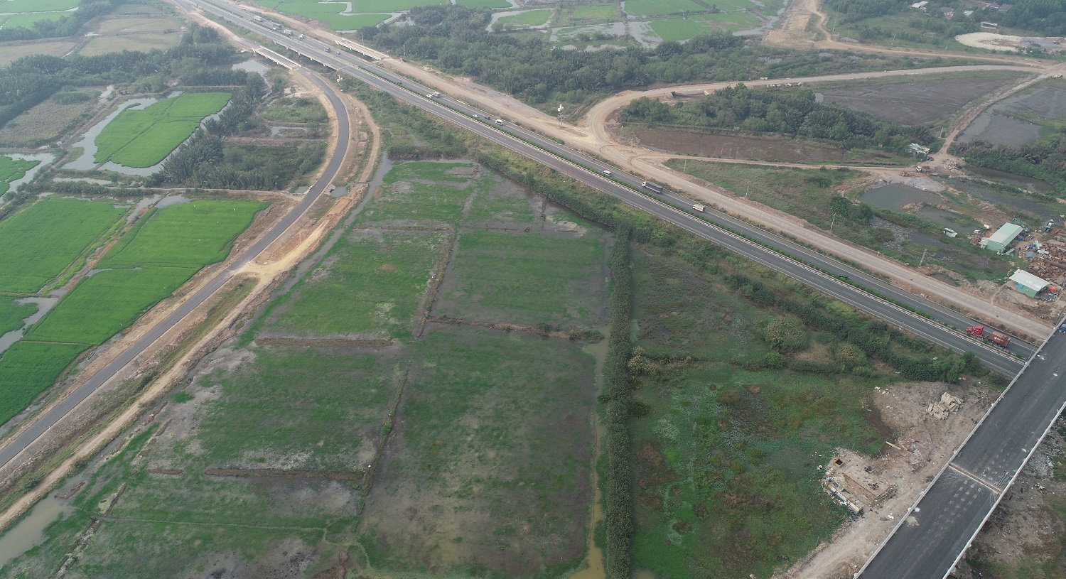 bot-319-dang-gap-rut-hoan-thanh-w1446-h825.jpg