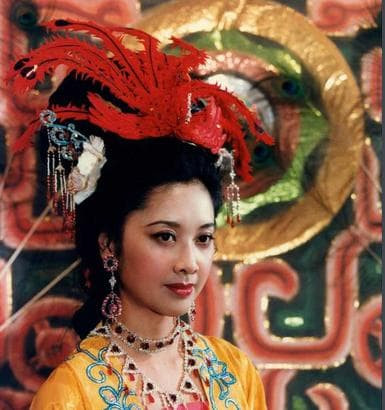 Tình cảnh gần đây của Chu Lâm 65 tuổi, nhan sắc vẫn còn dù Đường Tăng không chọn cô, anh cũng thoát khỏi kiếp nạn về mối tình với Nữ vương Nữ Nhi Quốc 1 Tình cảnh gần đây của Chu Lâm 65 tuổi, nhan sắc vẫn còn dù Đường Tăng không chọn cô, anh cũng thoát khỏi kiếp nạn về mối tình với Nữ vương Nữ Nhi Quốc 1