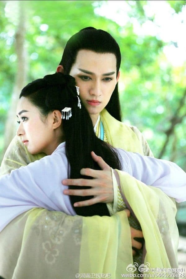 Mỹ nam Hoa thiên cốt bất ngờ công bố đã kết hôn 2 năm, bà xã đang mang bầu   8