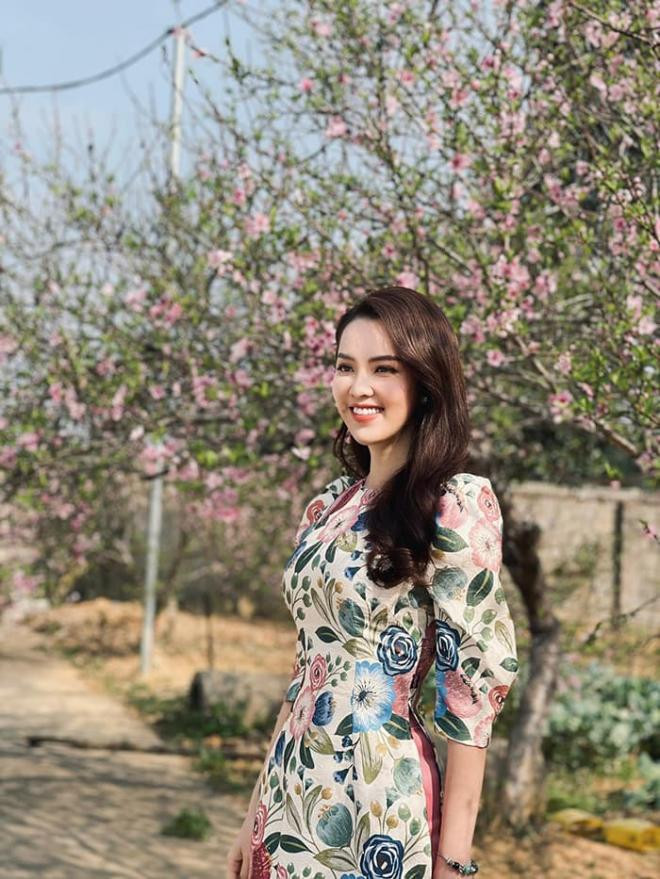 Một ngày đi làm tất bật từ hiện trường đến trường quay của Á hậu Thụy Vân 8 Một ngày đi làm tất bật từ hiện trường đến trường quay của Á hậu Thụy Vân 8
