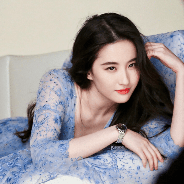 8 nữ diễn viên bị chê là 'bình hoa di động' 7 8 nữ diễn viên bị chê là 'bình hoa di động' 7