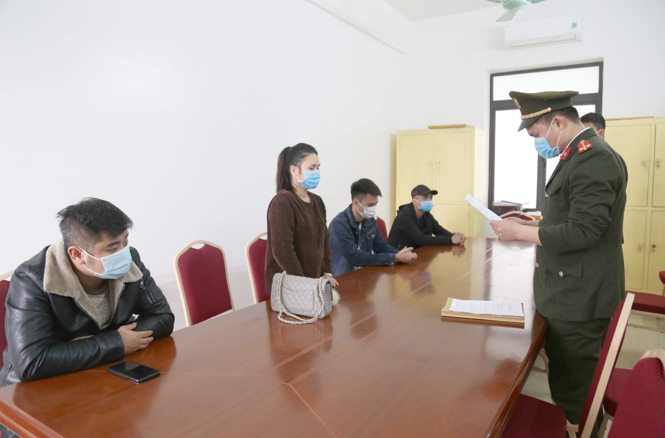 Phạt 100 triệu đồng 4 người trốn chốt kiểm dịch COVID-19 ở Quảng Ninh - 1