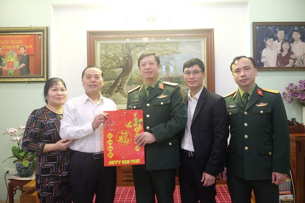 Phó Chánh án TANDTC Dương Văn Thăng chúc Tết gia đình các đồng chí nguyên lãnh đạo TANDTC, TAQS Trung ương