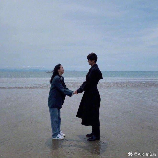 Bằng chứng Lee Min Ho hẹn hò Kim Go Eun không đâu xa mà ở ngay trên bức tường trong nhà nam chính 6 Bằng chứng Lee Min Ho hẹn hò Kim Go Eun không đâu xa mà ở ngay trên bức tường trong nhà nam chính 6