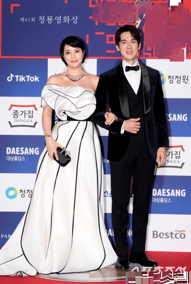 Lễ trao giải Rồng Xanh của Hàn Quốc: Yoo Ah In đánh bại Lee Byung Hyun giành giải diễn viên được yêu thích nhất 0
