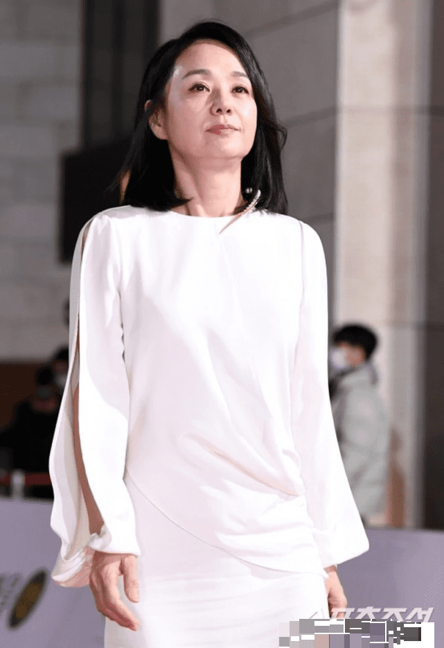 Lễ trao giải Rồng Xanh của Hàn Quốc: Yoo Ah In đánh bại Lee Byung Hyun giành giải diễn viên được yêu thích nhất 4