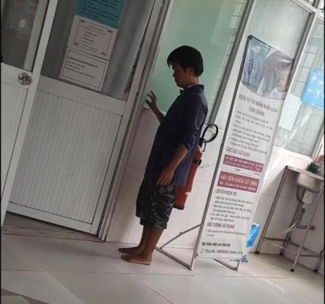 chồng khiếm tính đưa vợ thiểu năng đi mổ thai 0