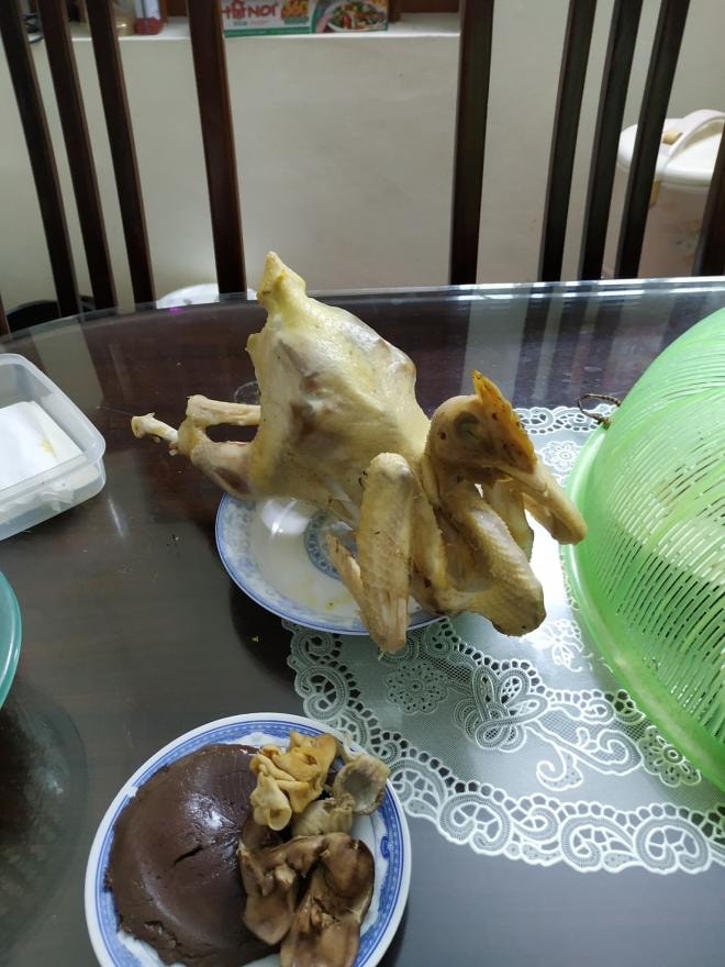 gà luộc đêm giao thừa 9