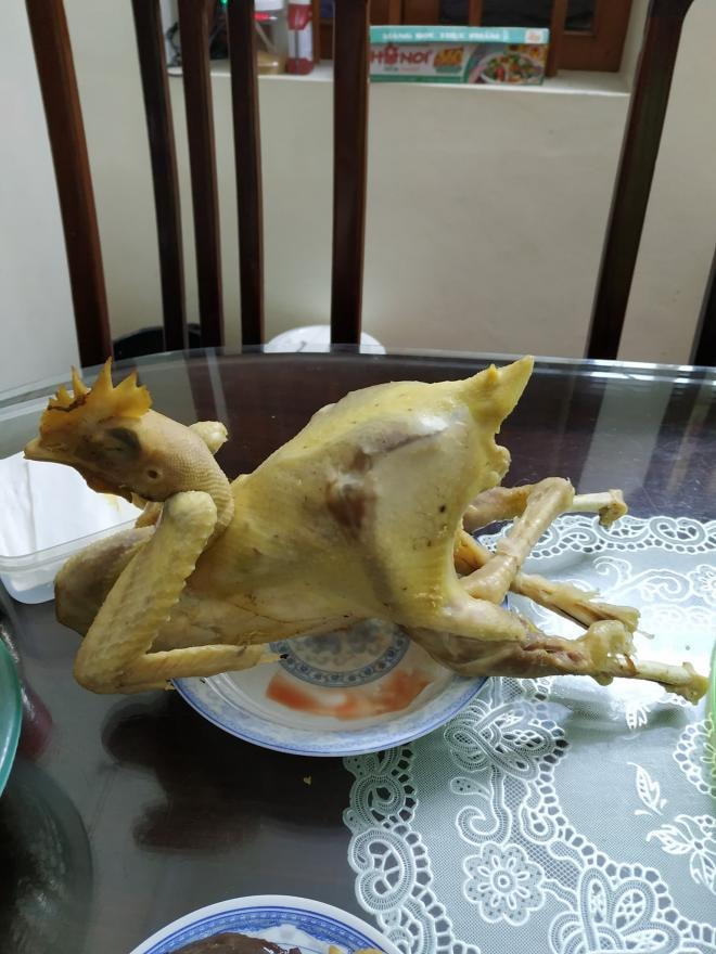 gà luộc đêm giao thừa 8