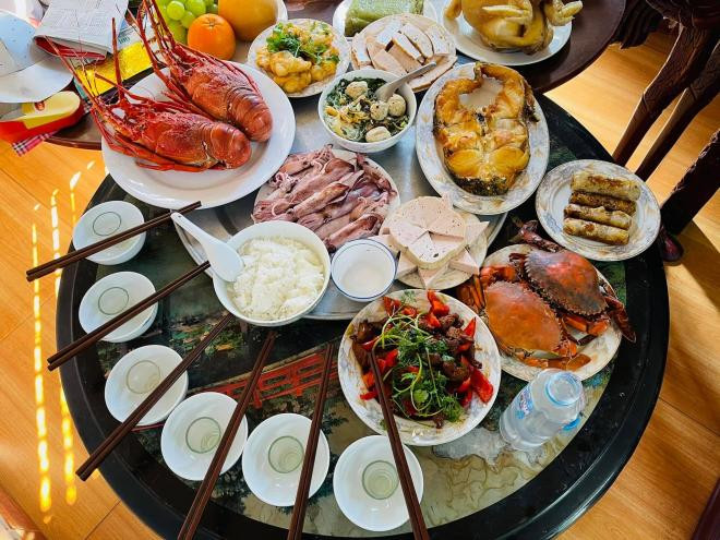 mâm cơm tất niên 1 mâm cơm tất niên 1