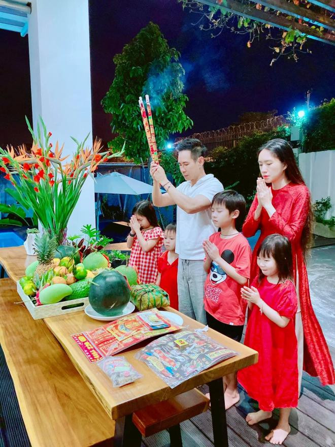 sao Việt đón giao thừa bên gia đình 12 sao Việt đón giao thừa bên gia đình 12