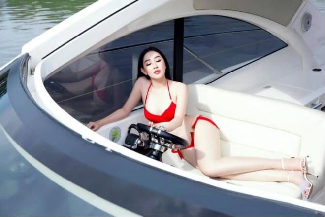 hoa-hau-huynh-thuy-anh-142-6-ngoisaovn-w691-h461 6
