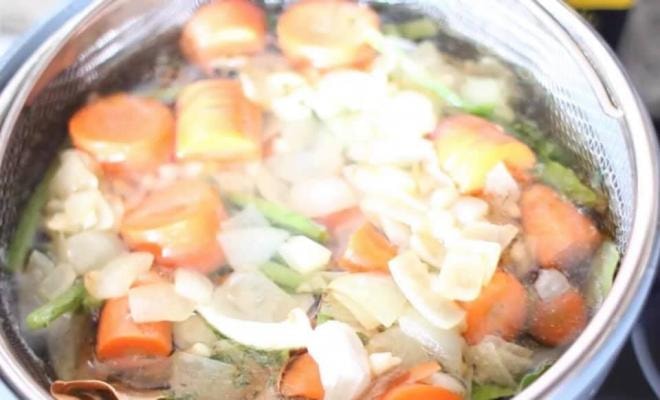 nấu nước dùng rau củ  0