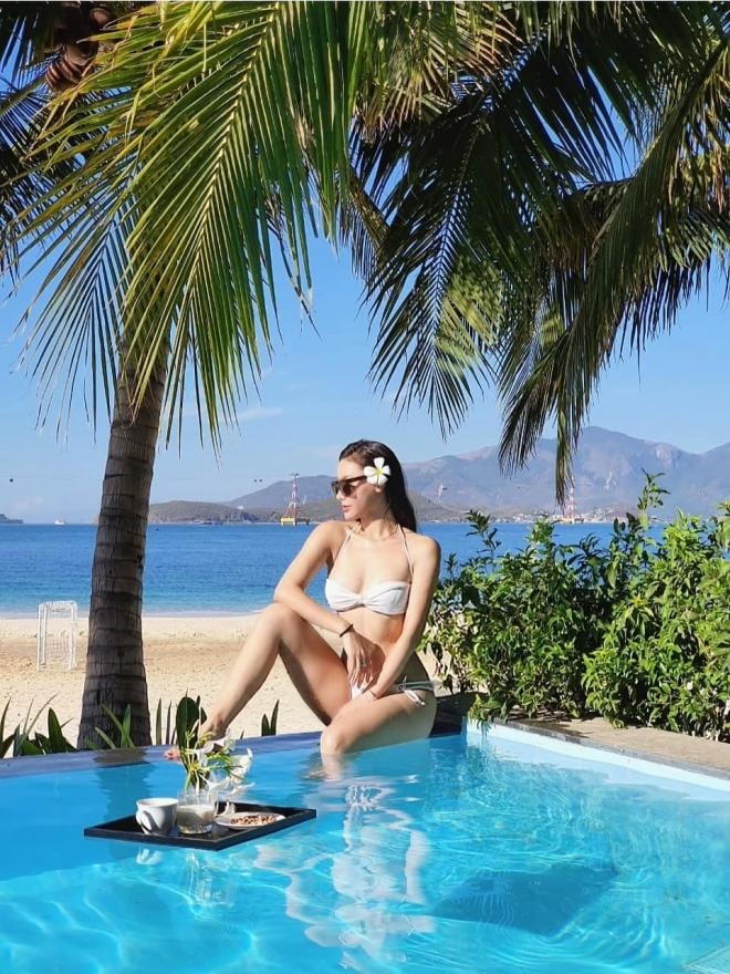 MC Minh Hà bikini 0