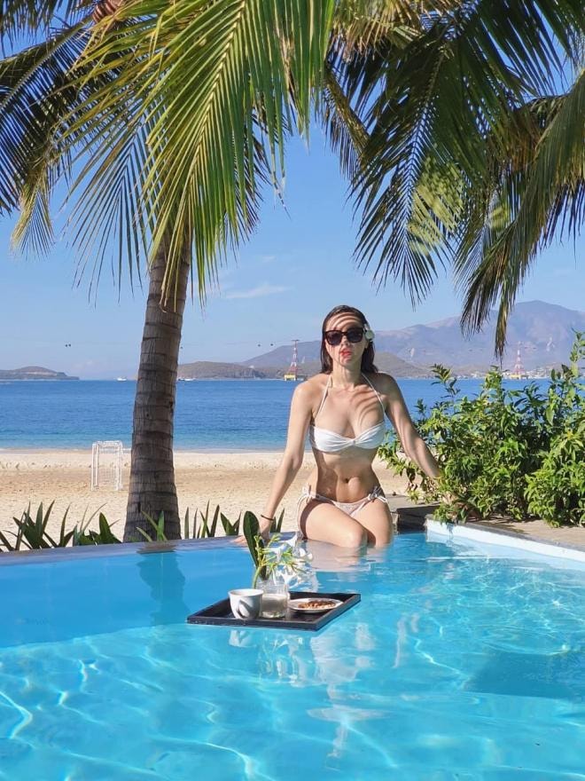 MC Minh Hà bikini 1