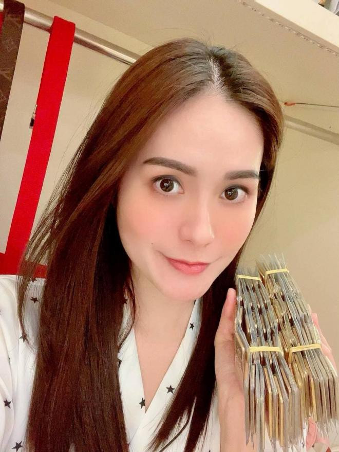 sao Việt mua vàng ngày vía Thần Tài 6