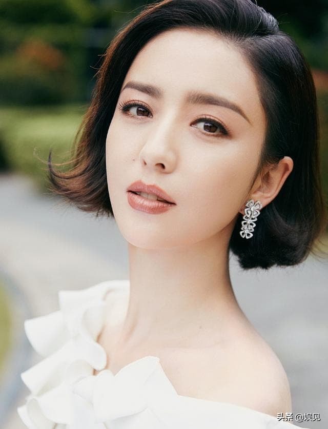 Trong 6 mỹ nhân Tân Cương, Đồng Lệ Á và Địch Lệ Nhiệt Ba vẫn xếp sau người này 3