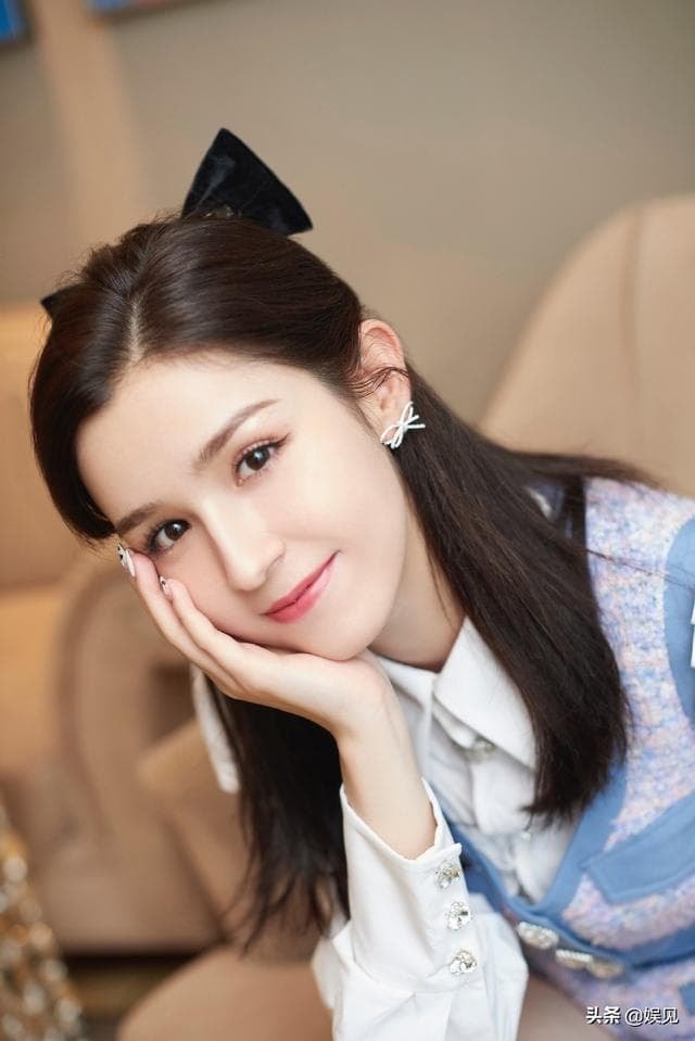 Trong 6 mỹ nhân Tân Cương, Đồng Lệ Á và Địch Lệ Nhiệt Ba vẫn xếp sau người này 1