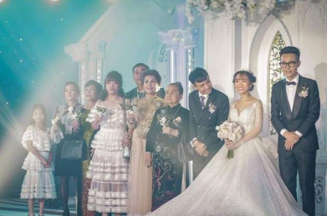 Minh Nhựa và vợ cả  4