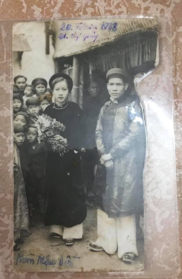 Cụ bà 100 tuổi ở Hà Nội gây sốt vì hình ảnh 'gái Tràng An' xinh đẹp thời trẻ: 'Cụ vẫn minh mẫn, nhớ vanh vách tên tuổi con cháu' 3 Cụ bà 100 tuổi ở Hà Nội gây sốt vì hình ảnh 'gái Tràng An' xinh đẹp thời trẻ: 'Cụ vẫn minh mẫn, nhớ vanh vách tên tuổi con cháu' 3