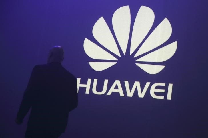 reuters-huawei-co-the-ra-mat-xe-dien-nam-nay.jpg