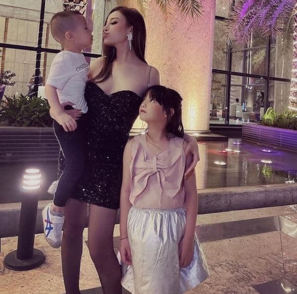Huyền baby được trai lạ khen  0