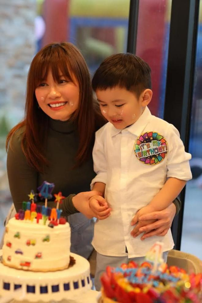 Đan Trường cùng vợ cũ tổ chức sinh nhật cho con trai