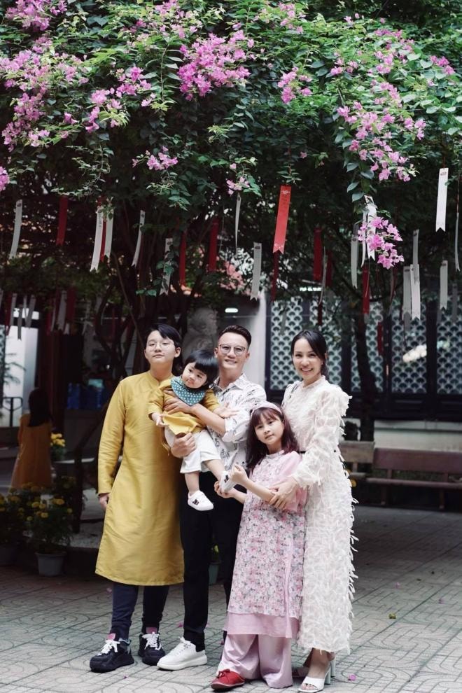 sao Việt xăm tên hình con và bạn đời 0