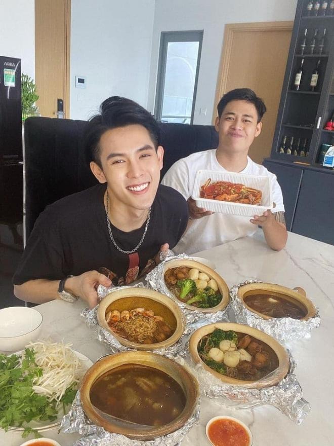 hot boy trà sữa Tấn Lợi 0