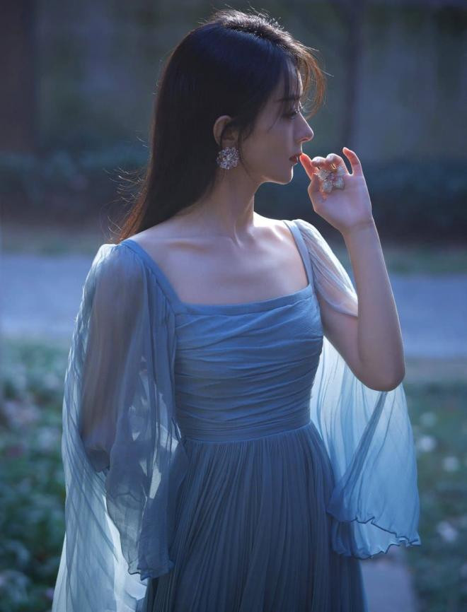 Hành trình 'lên hương' của Triệu Lệ Dĩnh: từ cô gái 'biến đồ hiệu thành đồ chợ' đến nữ minh tinh khí chất ngút ngàn 7