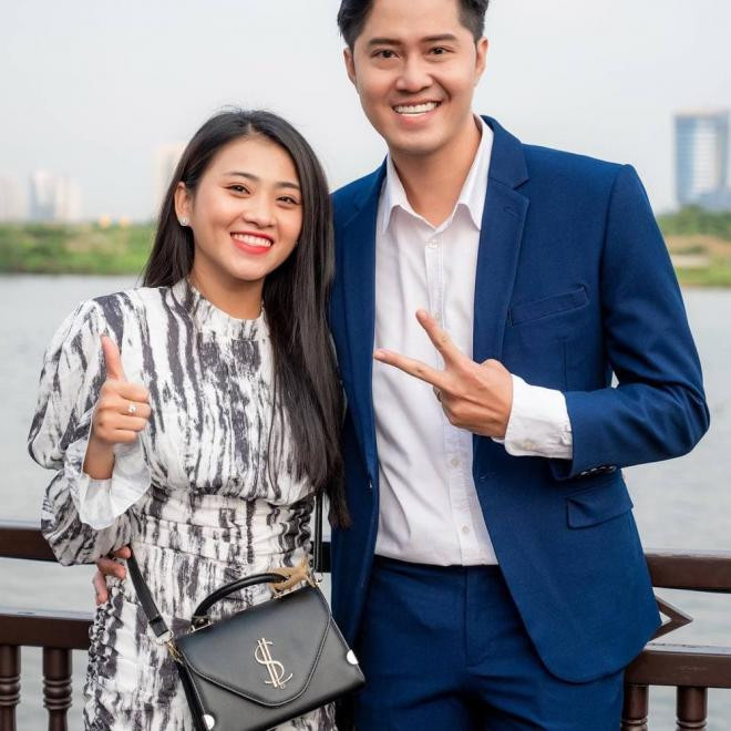 me-va-vo-chua-cuoi-hai-dang-to-chuc-le-cung-sau-1-thang-ben-bai-bien-876-5629690-ngoisaovn-w1000-h1000 0 me-va-vo-chua-cuoi-hai-dang-to-chuc-le-cung-sau-1-thang-ben-bai-bien-876-5629690-ngoisaovn-w1000-h1000 0