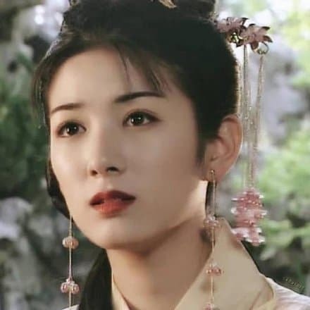 Huỳnh Dịch gây sốt khi mặc lại trang phục 'Lên nhầm kiệu hoa được chồng như ý' sau 21 năm,  2