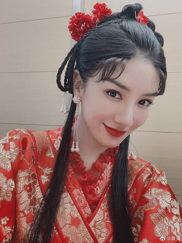 Huỳnh Dịch gây sốt khi mặc lại trang phục 'Lên nhầm kiệu hoa được chồng như ý' sau 21 năm,  7