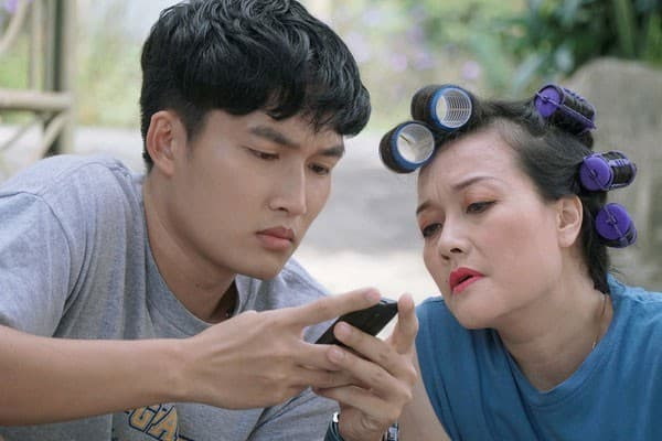 Đình Tú Hướng dương ngực nắng 1