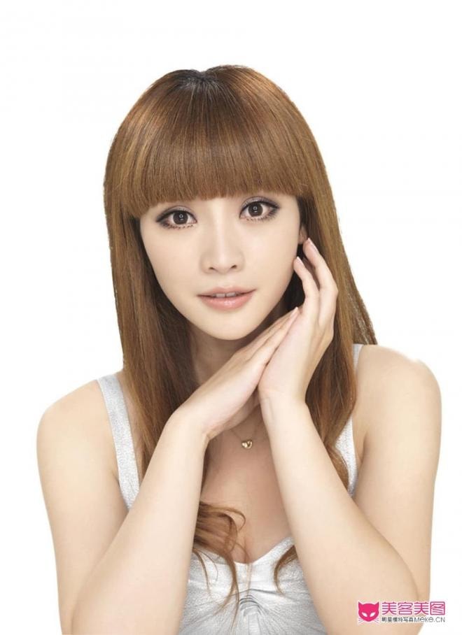 Ảnh năm 16 tuổi của cô để lộ khuôn ngực khủng bẩm sinh, bị nhà trường cho nghỉ học vì quá phát triển 5