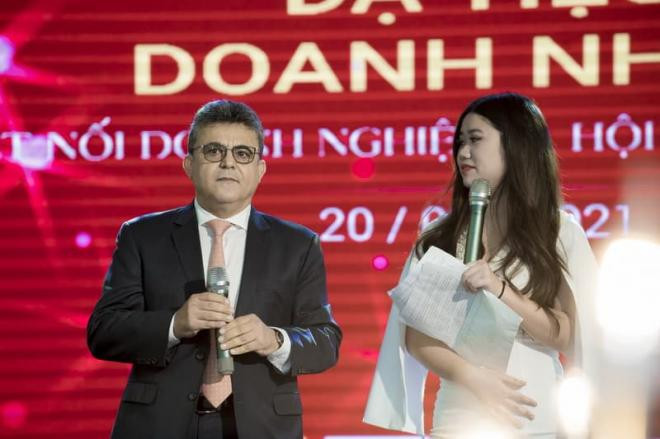da-tiec-doanh-nhan-2-ngoisaovn-w800-h533 1