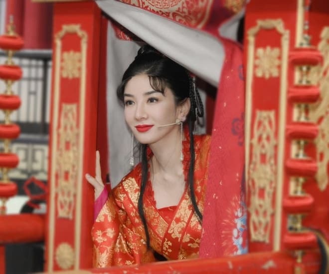 Dàn sao 'Lên nhầm kiệu hoa được chồng như ý' hội ngộ sau hơn 20 năm, nhìn nhan sắc hiện tại càng hiểu sao từng khiến khán giả chết mê chết mệt 2