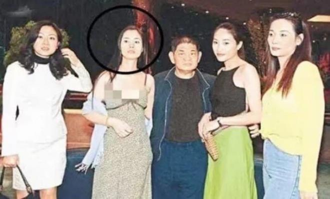 Thiên thần phim người lớn sa cơ lỡ vận, phải làm nhân viên quét dọn kiếm sống, nhìn hình ảnh hiện tại không khỏi xót xa 'hồng nhan bạc phận' 3