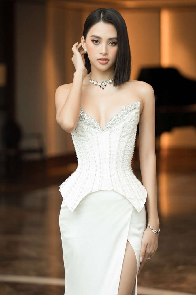Hoa hậu Tiểu Vy cho biết áp lực duy nhất của cô là sắp xếp thời gian để đồng hành cùng cuộc thi, vì người đẹp đã lên nhiều kế hoạch riêng cho năm nay.