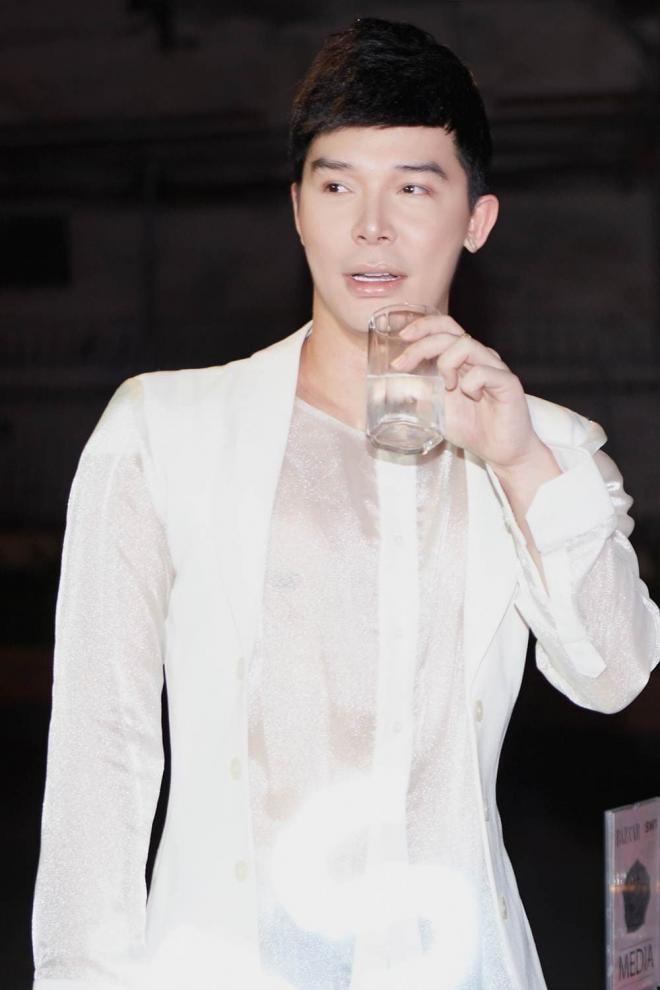 nathan-lee-hoi-ngo-tinh-cu-sau-khi-tau-biet-thu-600-ty-o-my-425798fc-ngoisaovn-w1000-h1500 0
