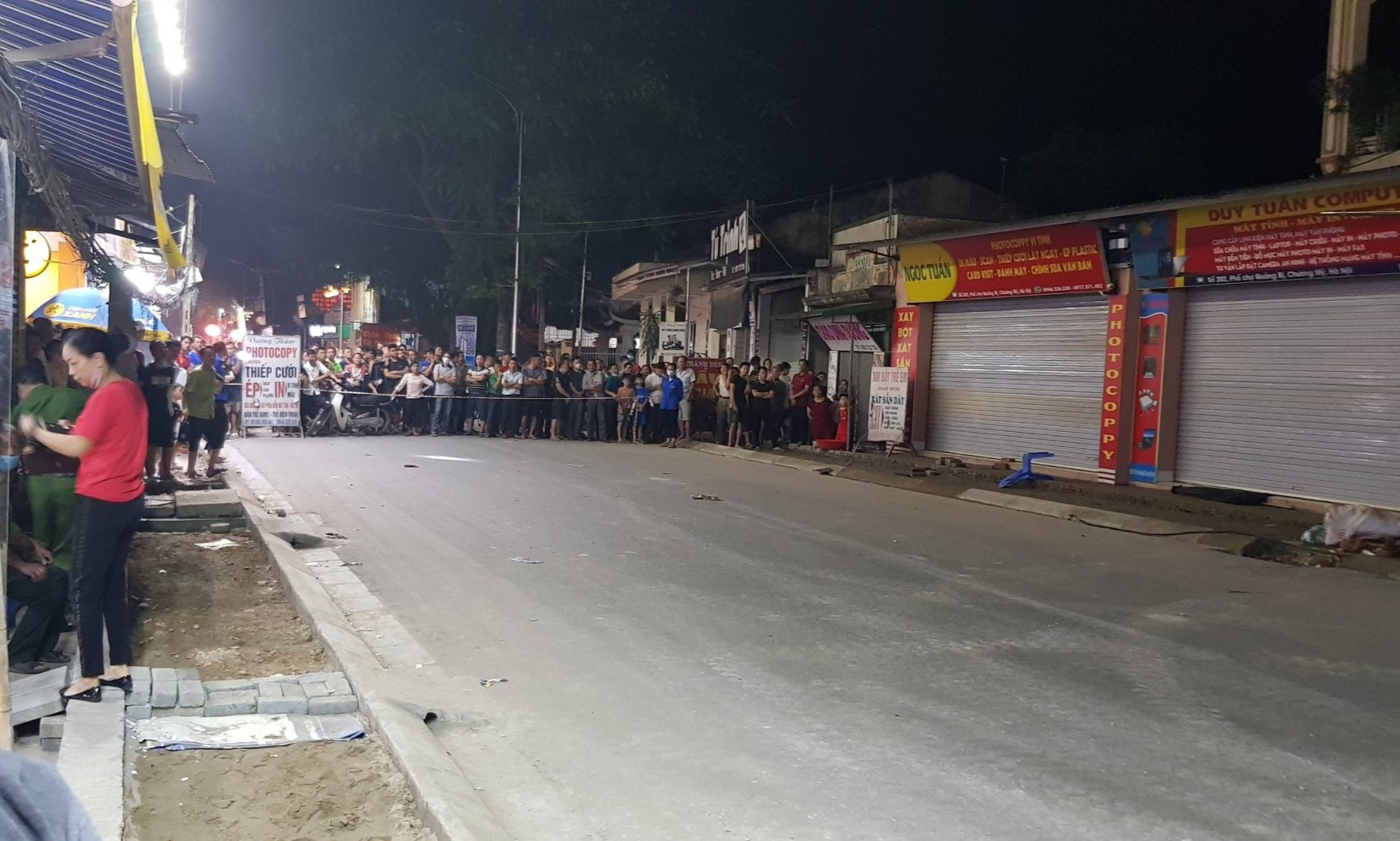 Cận cảnh hố tử thần sâu 5m nuốt nhà dân ở Hà Nội - 8
