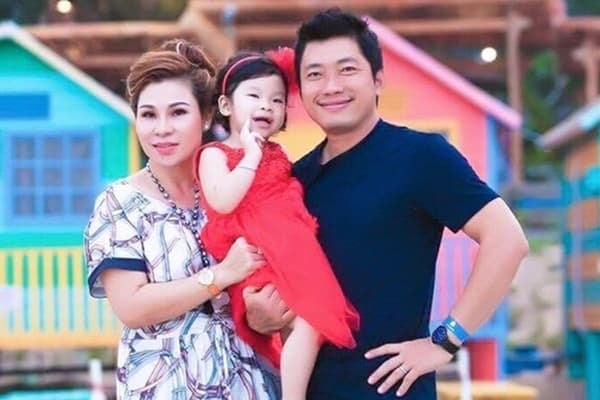 kinh-quoc-va-vo-dai-gia-van-chua-to-chuc-dam-cuoi-1-ngoisaovn-w600-h400 0